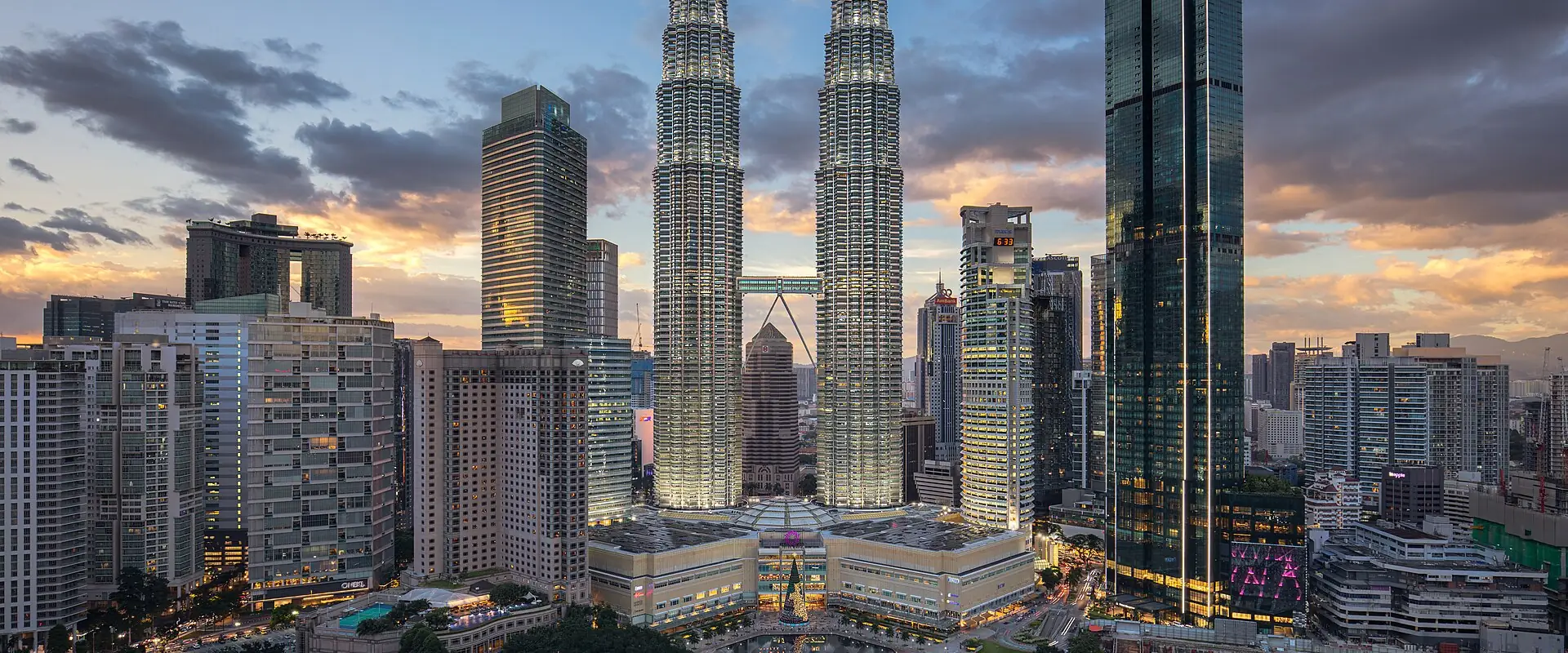 Menara Berkembar Petronas, Kuala Lumpur, ketika senja