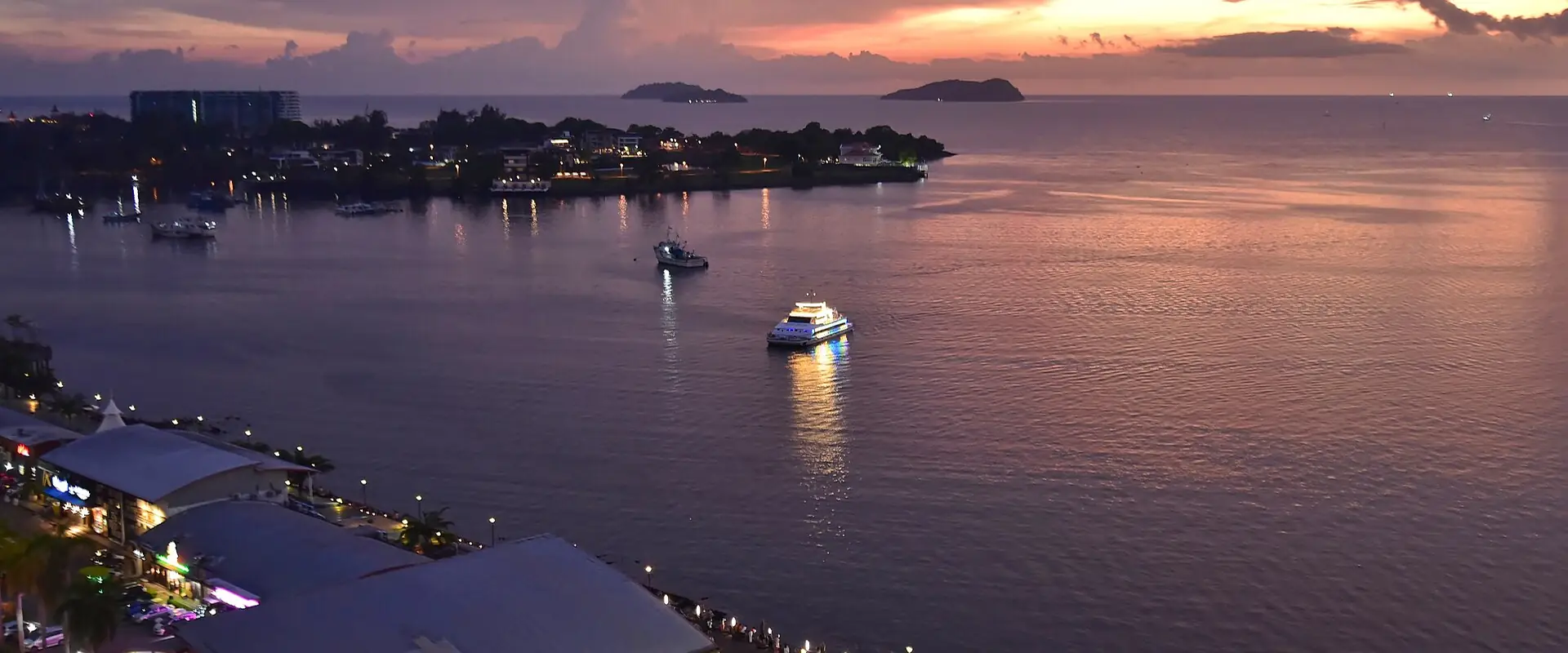 Pinggir laut Kota Kinabalu ketika senja